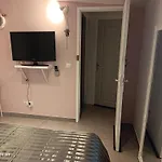 Ecoutez Les Oiseaux Arrivee En Toute Liberte 4* Lunel (Herault)